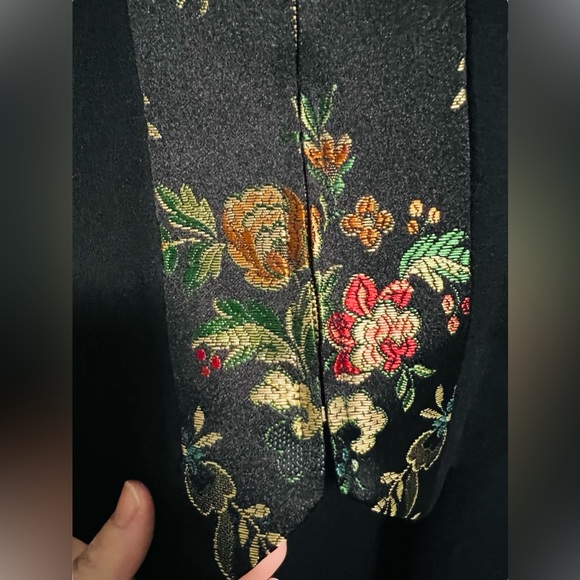 TAPP Black Asian Design Two Piece Blazer and Slit Skirt Set Size Small & Size 8 - Picture 5 of 16